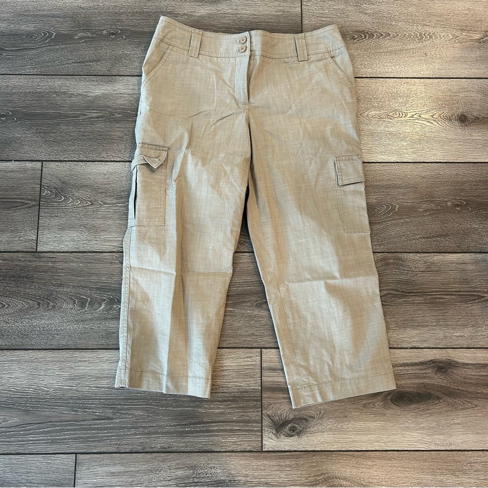 AB Studio Light Tan Womens Cargo CaprisSize 6.Textured material and comfortable.